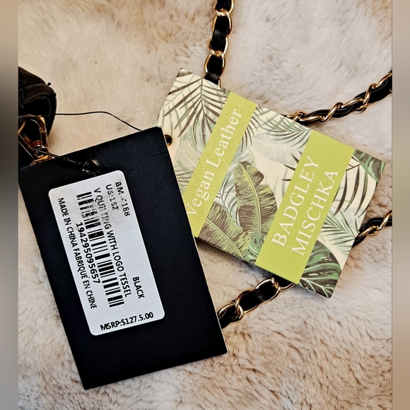 Badgley Mischka~ Black Quilted Crossbody Handbag - Picture 4 of 7